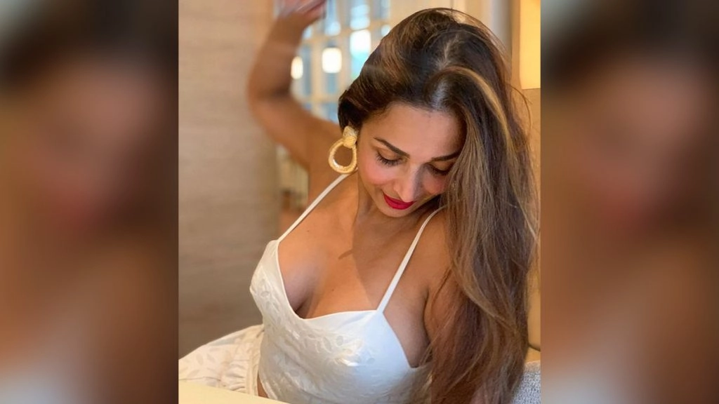 मलाइका अरोड़ा ने शेयर की बेहद हॉट फोटो