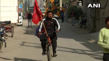 Farmers Protest: अध्यापक मनोज कुमार पंजाब से 225 KM का सफर साइकिल से की तय, किसान आंदोलन को समर्थन देने पहुंचे दिल्ली के  टिकरी बॉर्डर- देखें तस्वीर