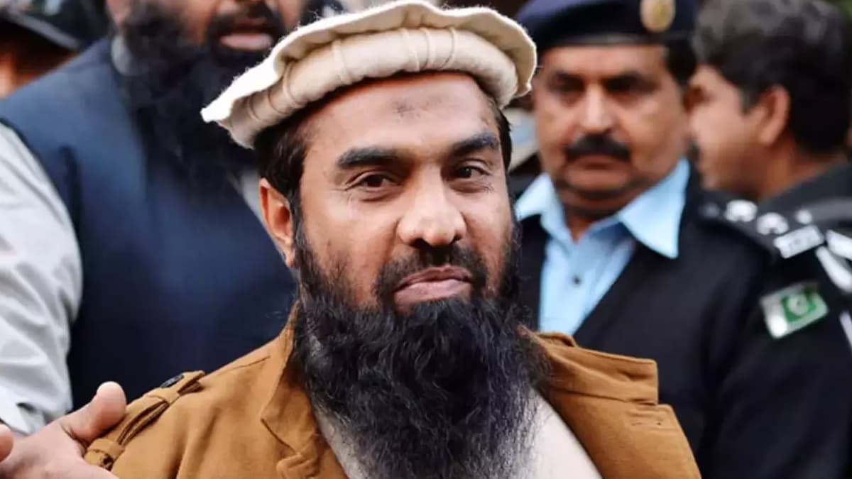मुंबई हमलों का मास्टरमाइंड Zakiur Rehman Lakhvi पाकिस्तान में गिरफ्तार