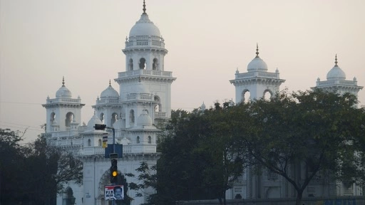 6 विधायक निलंबित, पूर्व सीएम ने विधानसभा से किया वॉक आउट