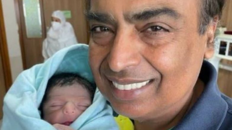 Mukesh Ambani's Grandson Name: अपने पोते को इस नाम से बुलाएंगे मुकेश अंबानी, आकाश-श्लोका के बेटे का हुआ नामकरण