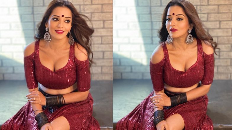 Monalisa Hot Photos: भोजपुरी एक्ट्रेस मोनालिसा ने हॉट ड्रेस पहन दिखाया अपना बोल्ड अवतार, तस्वीरें देख बन जाएंगे फैन