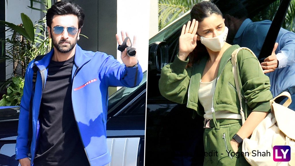 रणबीर कपूर और आलिया भट्ट परिवार संग पहुंचे जयपुर, देखें फोटोज