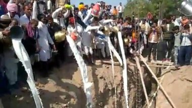 Rajasthan: अनोखा रहा देवनारायण मंदिर का स्थापना समारोह, भक्तों ने मंदिर की नींव में डाला 11,000 लीटर दूध, दही और देसी घी