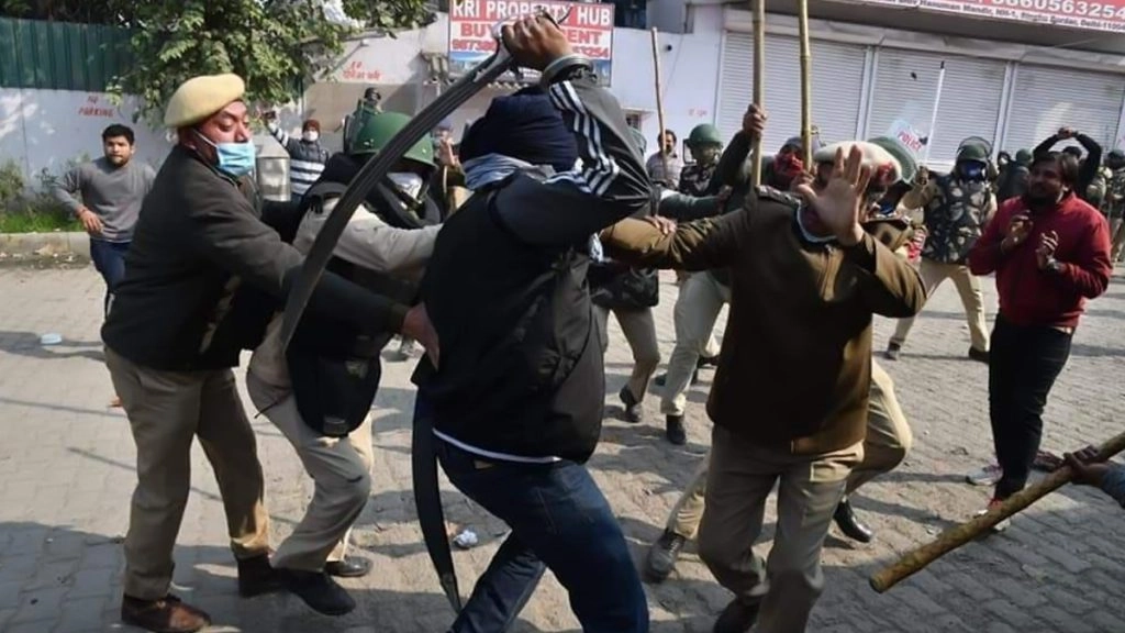 Farmers Protest: 44 प्रदर्शनकारियों को पुलिस ने किया गिफ्तार 