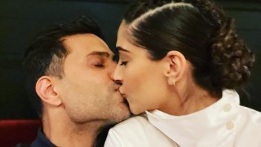 Sonam Kapoor Passionate Kiss With Anand Ahuja: सोनम कपूर ने नए साल पर पति आनंद अहूजा को किस करते हुए फोटो की शेयर