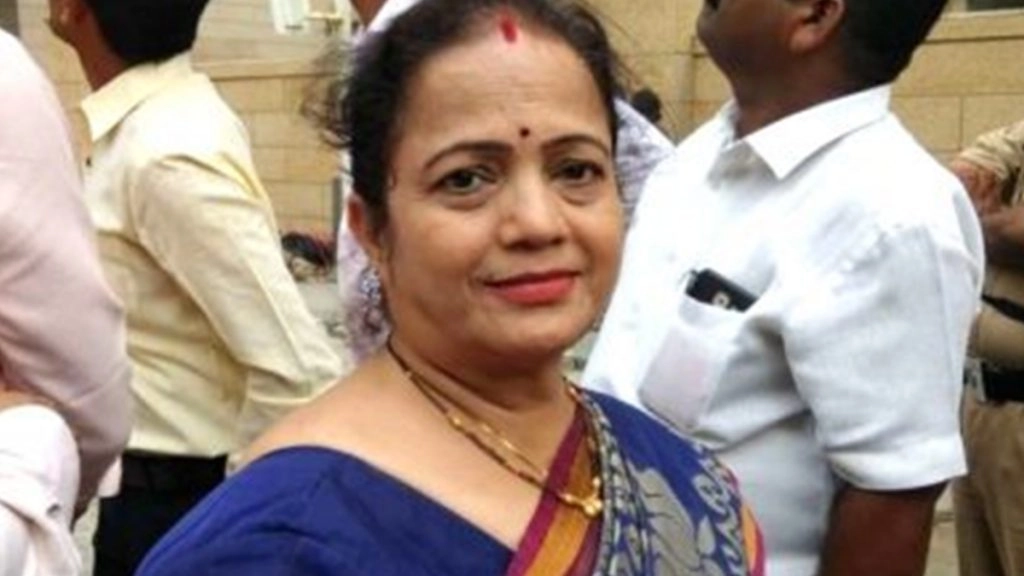 मेयर किशोरी पेडनेकर ने सब्जी मंडी में मास्क बांटे