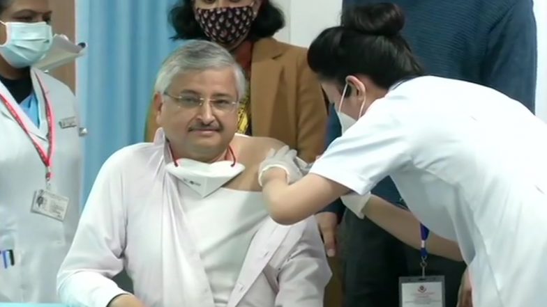 Corona Vaccination शुरू, एम्स के डायरेक्टर रणदीप गुलेरिया ने भी लगवाया टीका, केंद्रीय मंत्री डॉ. हर्षवर्धन रहे मौजूद