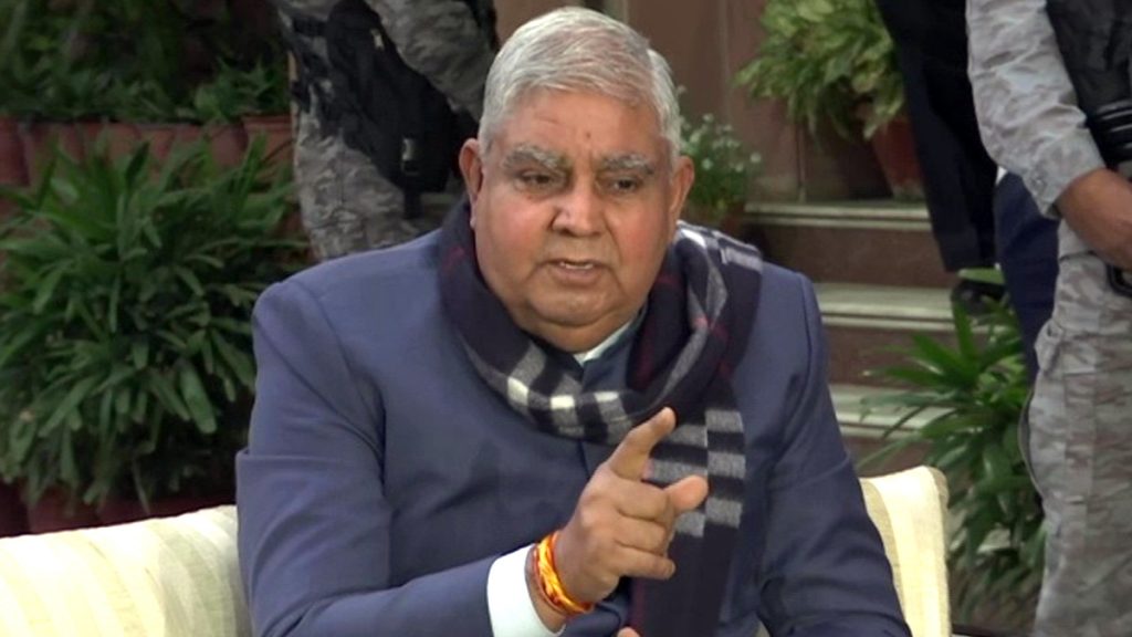 राम मंदिर निर्माण के लिये पश्चिम बंगाल के राज्यपाल एवं उनकी पत्नी ने 5 लाख एक रुपये दिये
