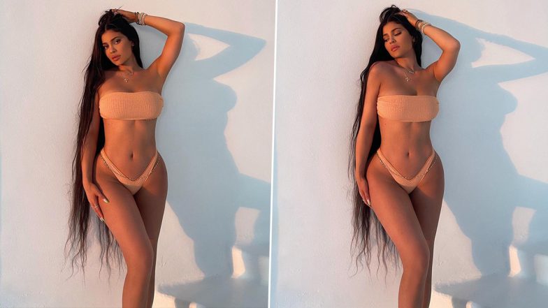 Kylie Jenner Hot Photos: अरबपति मॉडल कायली जेनर ने बिकिनी पहन दिखाया अपना जलवा, तस्वीरें देख बेकाबू हुए फैंस