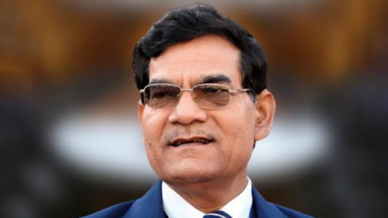 UP के सियासी गलियारों में चौतरफा क्यों हो रही है IAS एके शर्मा की चर्चा, जानें कौन है?