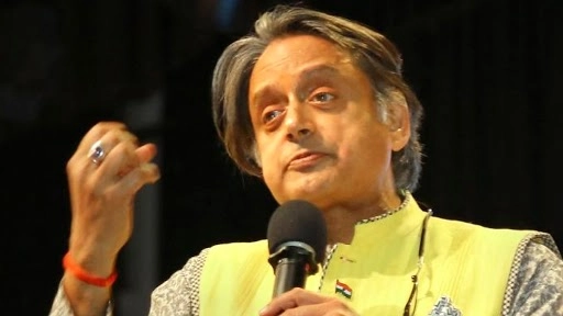 दिशा रवि की गिरफ्तारी पर बोले कांग्रेस नेता शशि थरूर, एक्टिविस्ट जेल में, टेररिस्ट बेल पर