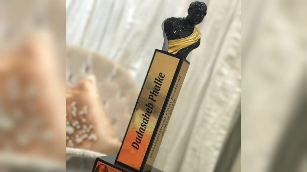 पहली बार सिनेमेटोग्राफर को मिला दादा साहब फाल्के पुरस्कार, जानें इस तारीख से जुड़ी अन्य ऐतिहासिक घटनाएं