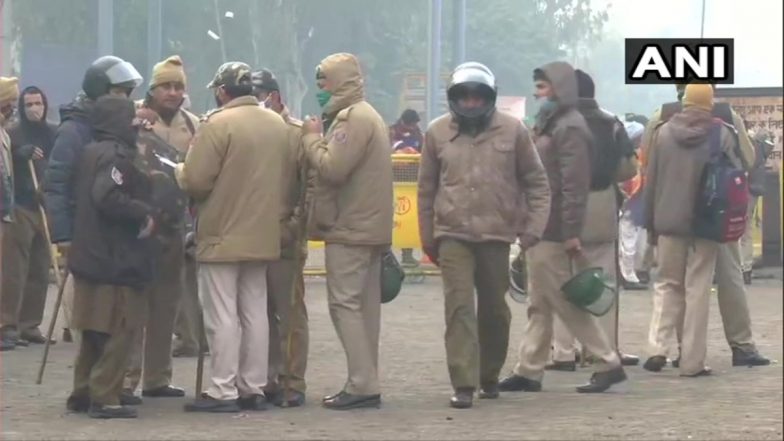 IED explosion: दिल्ली पुलिस की स्पेशल सेल ने इजराइली दूतावास के निकट विस्फोट स्थल का किया दौरा