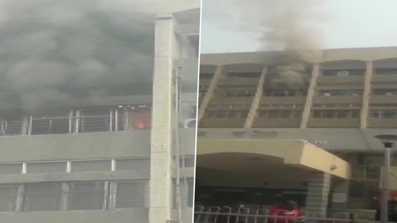 Delhi Fire: दिल्ली के सफदरजंग अस्पताल के नर्सिंग रूम में लगी आग पर काबू पाया गया