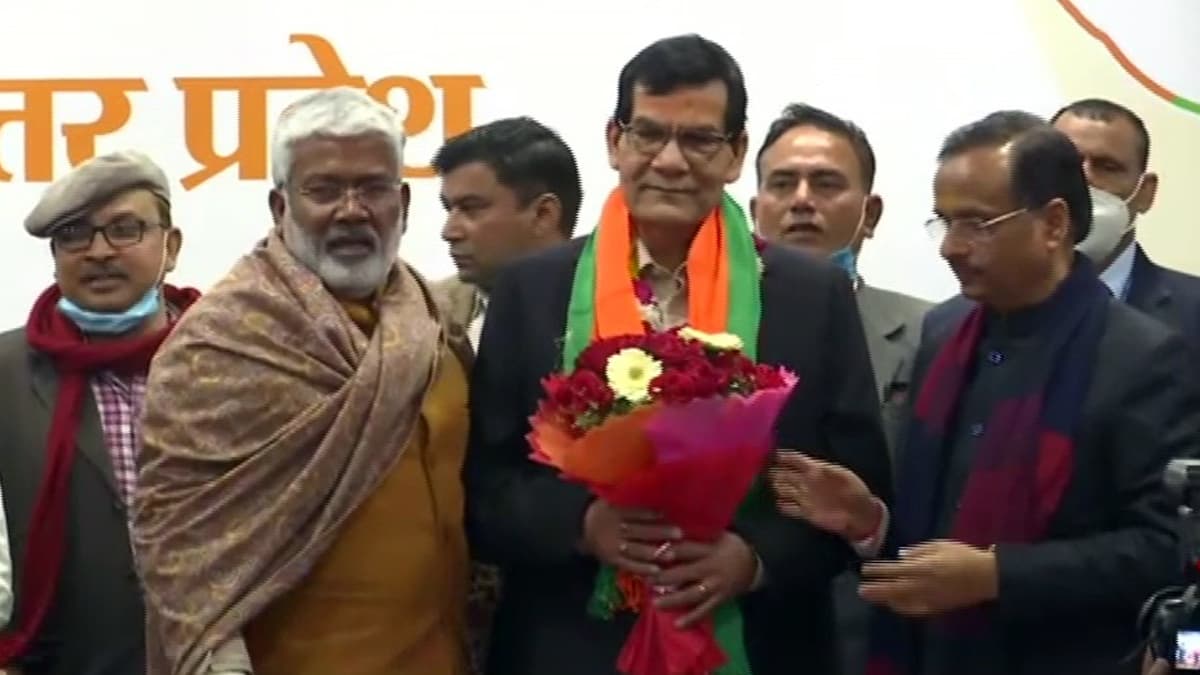 Uttar Pradesh: रिटायर्ड IAS अरविंद शर्मा भारतीय जनता पार्टी में हुए शामिल, बोले पार्टी की हर जिम्मेदारी स्वीकार