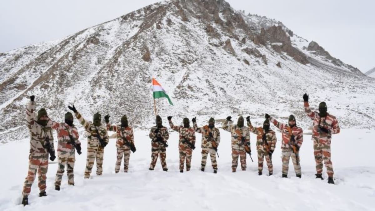 ITBP : आईटीबीपी ने 17,000 फीट पर मनाया गणतंत्र दिवस