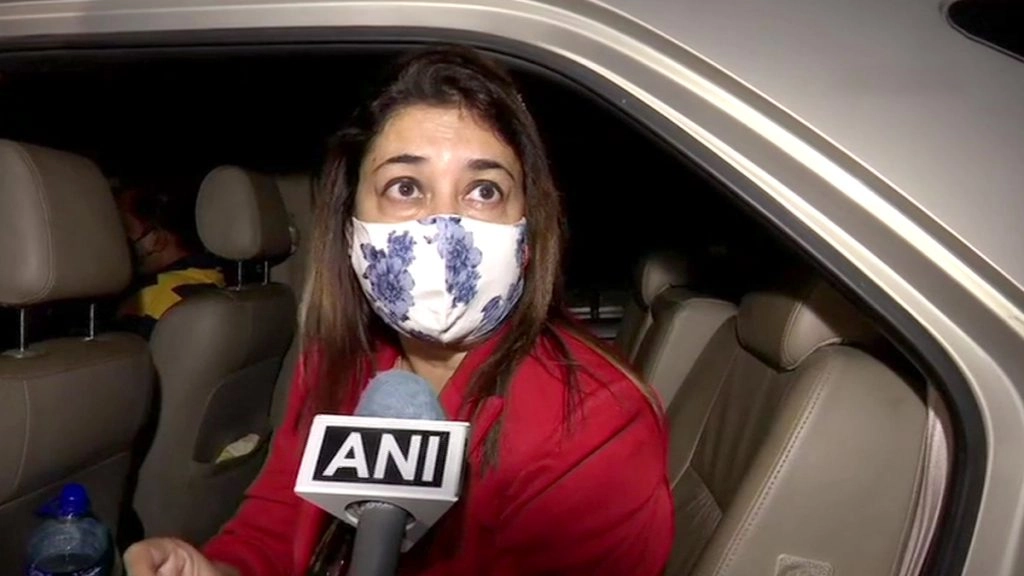 शताब्दी रॉय ने कहा, 'मैं कल दिल्ली नहीं जा रही हूं. मैं टीएमसी के साथ ही रहूंगी.'