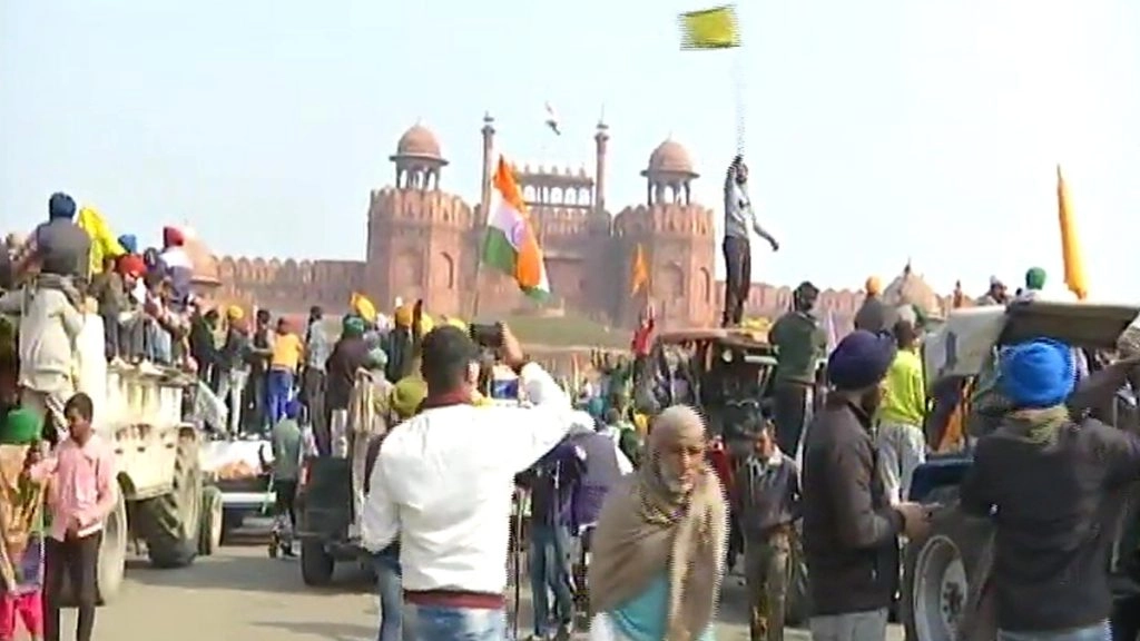 दिल्ली पुलिस ने लाल किले पर हिंसा में कथित रूप से शामिल 20 लोगों की तस्वीरें जारी की