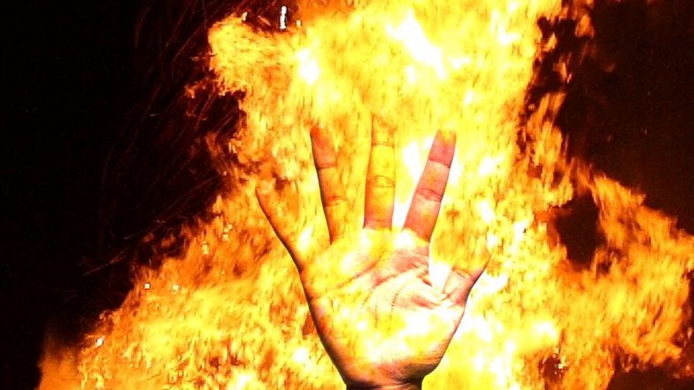 Delhi Gas Cylinder Blast: दिल्ली में रसोई गैस सिलेंडर में आग लगने से दम्पति और उनके दो बच्चे लोग झुलसे