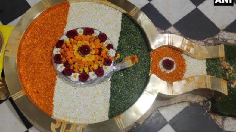 Republic Day 2021: उत्तराखंड के ऋषिकेश स्थित चंद्रेश्वर महादेव मंदिर में शिवलिंग को तिरंगे के रंग में सजाया गया, देखें मनमोहक तस्वीर