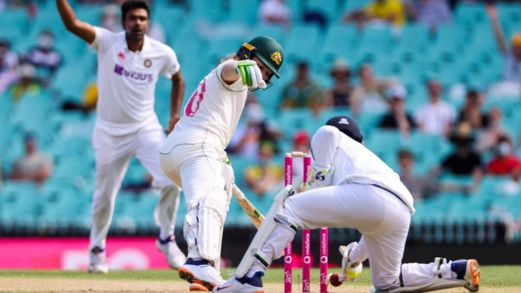 खराब फील्डिंग को लेकर ऋषभ पंत सोशल मीडिया पर जमकर हुए ट्रोल, इस बल्लेबाज का दो बार कैच छोड़ा