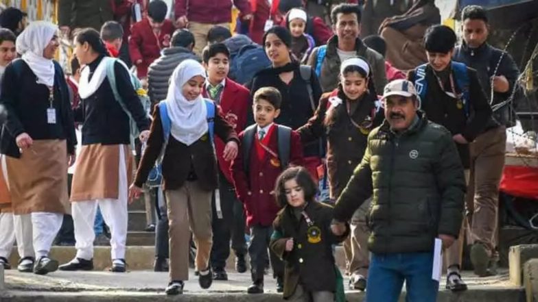 Kashmiri student:  कश्मीरी छात्राओं के मामले में पुलिस ने लगाई अंतिम रिपोर्ट, विहिप नेताओं ने जताई आपत्ति
