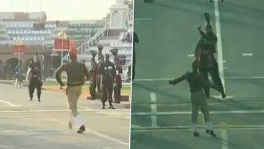 Attari-Wagah Border Beating Retreat Ceremony: अटारी-वाघा बॉर्डर पर गणतंत्र दिवस के अवसर पर बीटिंग रिट्रीट सेरेमनी जारी, देखें वीडियो