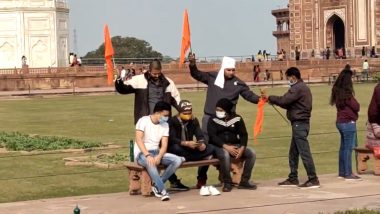 Agra: ताजमहल परिसर में भगवा झंडा लहराने के आरोप में चार गिरफ्तार- वीडियो वायरल