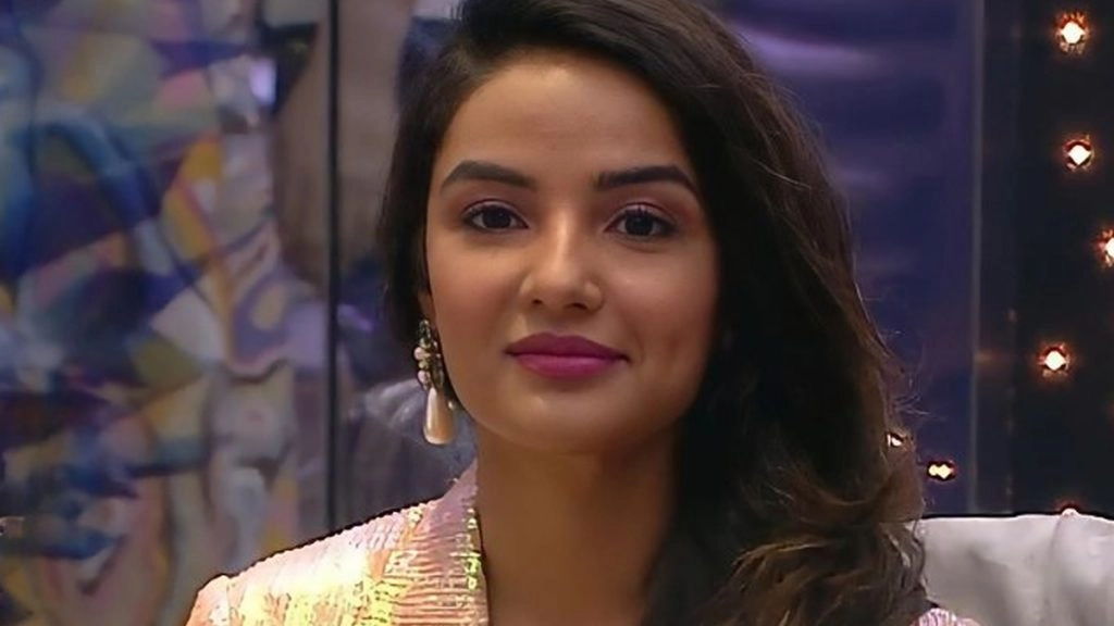 जैस्मिन भसीन घर से बेघर होने के बाद इस फैमिली के पास पहुंची 