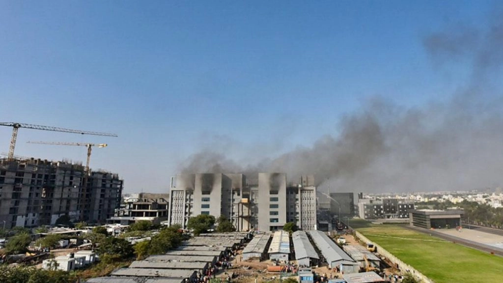 आग सीरम इंस्टीट्यूट के टर्मिनल गेट 1 के अंदर एसईजेड 3 बिल्डिंग की चौथी और पांचवीं मंजिल पर लगी.