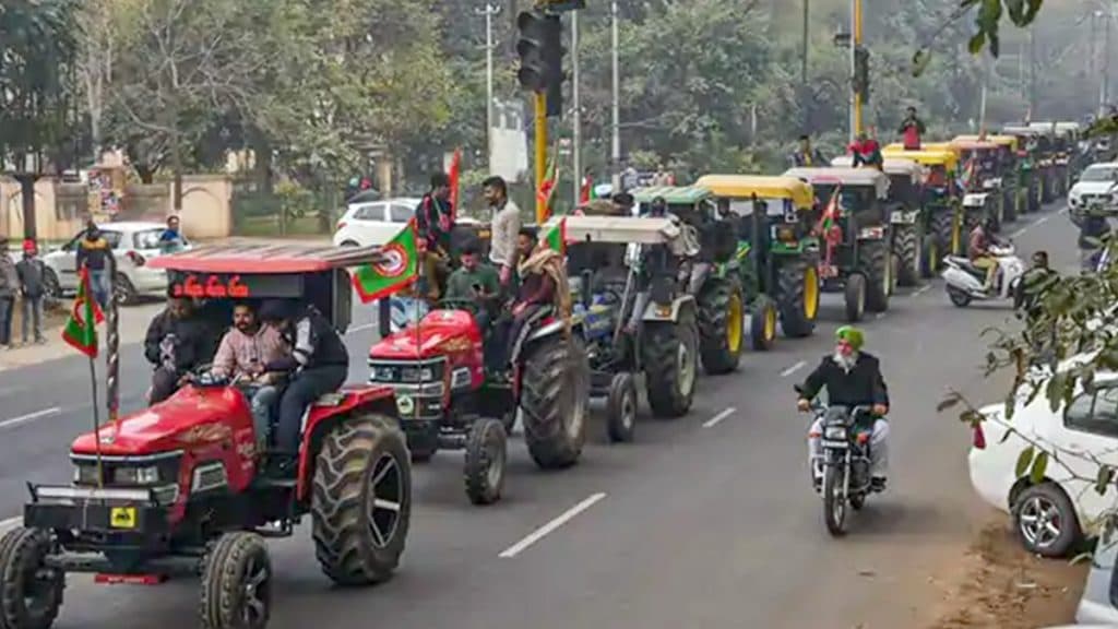 संयुक्त किसान मोर्चा ने प्रदर्शनकारी किसानों से शांतिपूर्ण तरीके से परेड निकालने की अपील की 