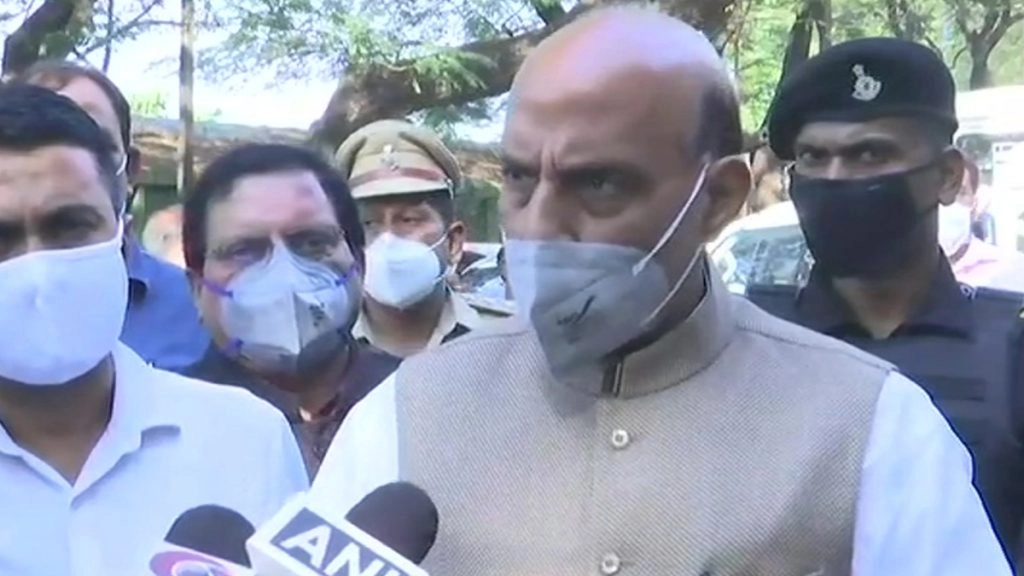 राजनाथ सिंह ने अस्पताल पहुंचकर केंद्रीय मंत्री का जाना हालचाल, कहा-दिल्ली के एम्स से आएगी डॉक्टरों की टीम