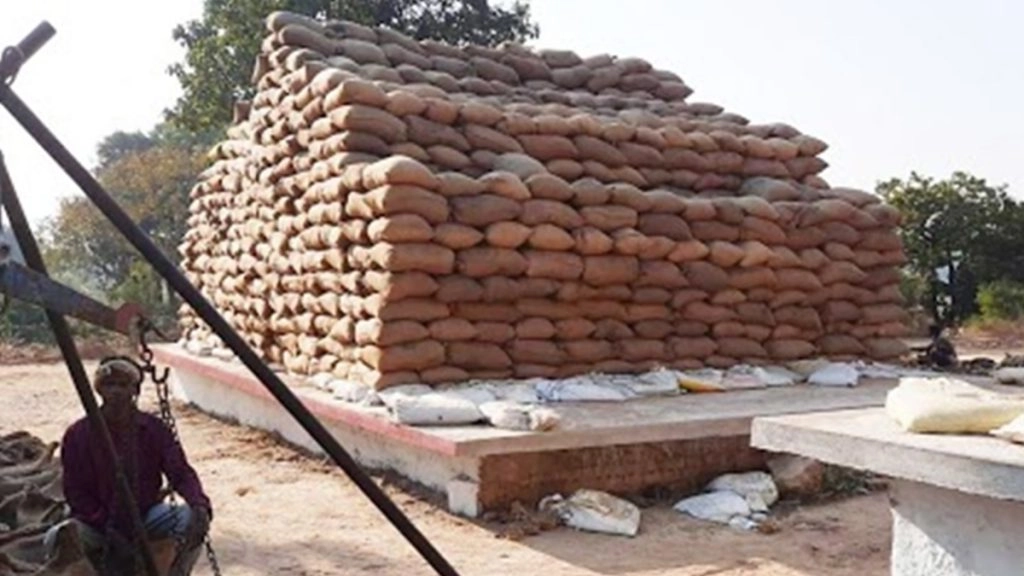 सीएम भूपेश बघेल की पहल पर छत्तीसगढ़ में इस साल धान को सुरक्षित रखने के लिए यह नयी व्यवस्था की गई है.