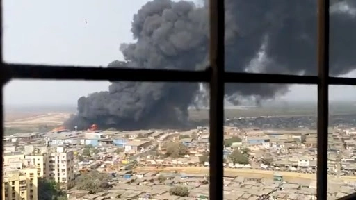 मुंबई के मानखुर्द में भीषण आग, मौके पर दमकल 14 से ज्यादा गाड़ियां मौजूद