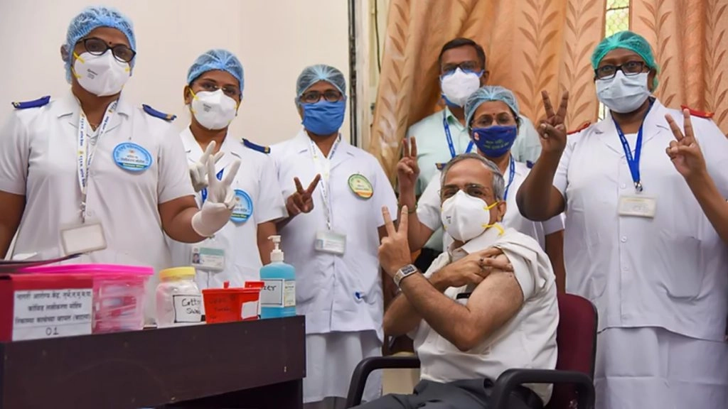 देश में हेल्थ वर्कर्स के लिए कोविड टीके का दूसरा चरण आज से शुरू