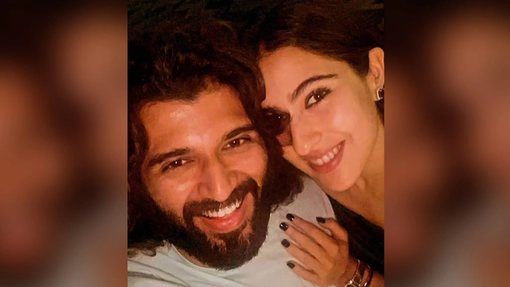 सारा अली खान के लिए साऊथ सुपरस्टार विजय देवरकोंडा से मिलना 'फैन मोमेंट' रहा 