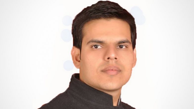 पत्नी पंखुड़ी पाठक के लिए अपनी ही पार्टी से भिड़ें सपा नेता Anil Yadav, दिया इस्तीफा, देखें दिल को छू लेने वाला वीडियो