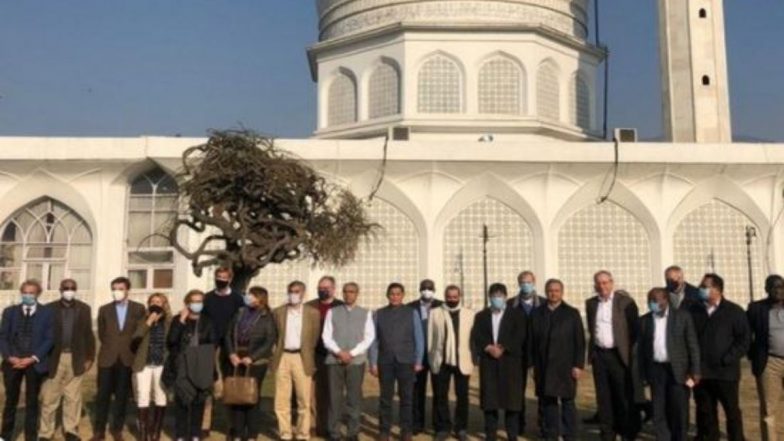Jammu & Kashmir: स्थिति का जायजा लेने के लिए विदेशी राजनयिकों का दो दिवसीय जम्मू-कश्मीर दौरा शुरू