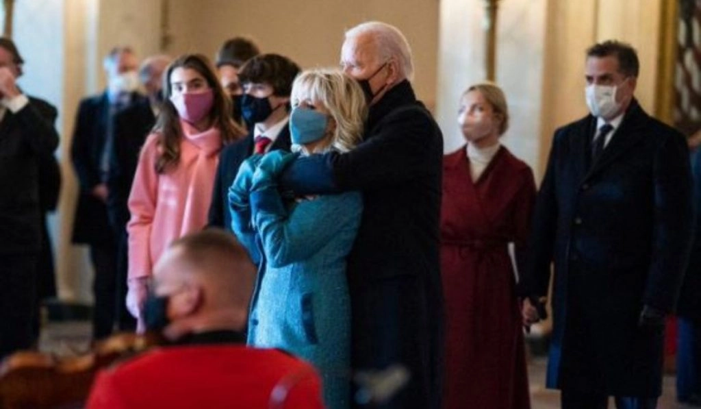 Valentine's Day 2021: अमेरिकी राष्ट्रपति जो बाइडेन ने खास अंदाज में मनाया वैलेंटाइन डे, पत्नी जिल के साथ प्यारी तस्वीर शेयर कर कही ये बात