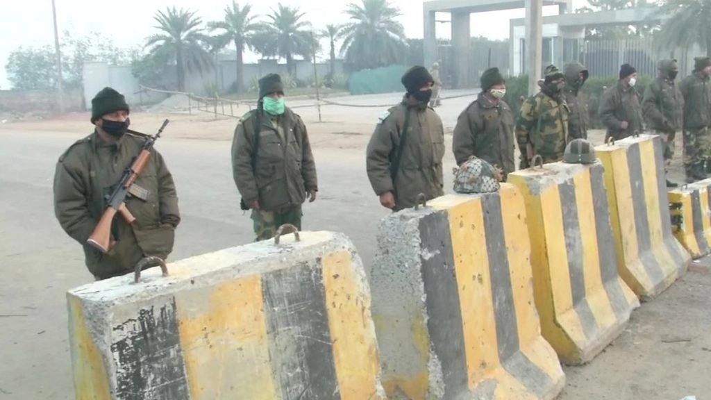 किसानों का आज चक्का जाम, सिंघु, गाजीपुर और टीकरी बॉर्डर पर सुरक्षा बंदोबस्त कड़े