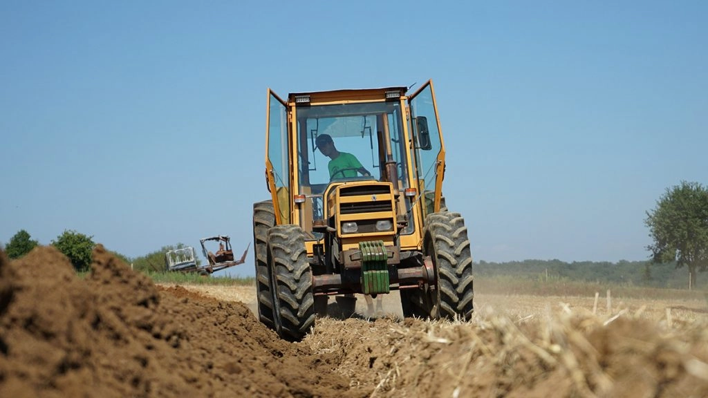 भारत का पहला सीएनजी ट्रैक्टर हुआ लॉन्च, जानिए इसकी खासियत
