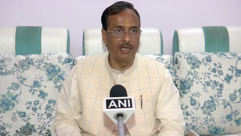 Uttar Pradesh: अखिलेश यादव पर डिप्टी सीएम दिनेश शर्मा का पलटवार, बोले- पुलिस थानों को पार्टी ऑफिस बनाने वालों को नहीं बोलना चाहिए