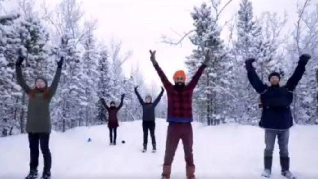 कनाडा में बर्फ पर लोगों ने जमकर किया भांगड़ा, वायरल वीडियो देख आपके कदम भी लगेंगे थिरकने (Watch Viral Video)