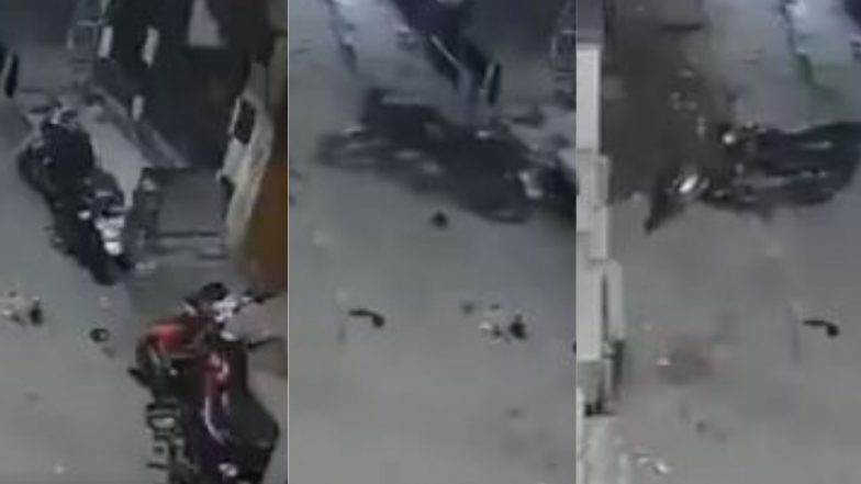अविश्वसनीय! अपने आप चलने लगी घर के बाहर खड़ी बाइक, वीडियो देख आपको भी नहीं होगा अपनी आंखों पर यकीन (Watch Viral Video)