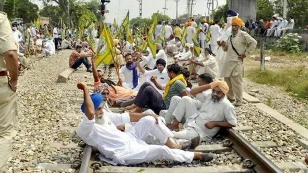 किसान आंदोलन के छह माह पूरे होने पर किसानों ने मनाया 'काला दिवस'