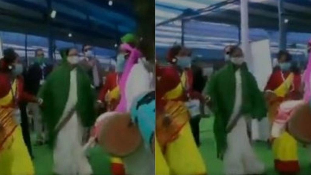 पश्चिम बंगाल: सामूहिक विवाह समारोह में सीएम ममता बनर्जी ने किया डांस, वीडियो हुआ वायरल (Watch Viral Video)