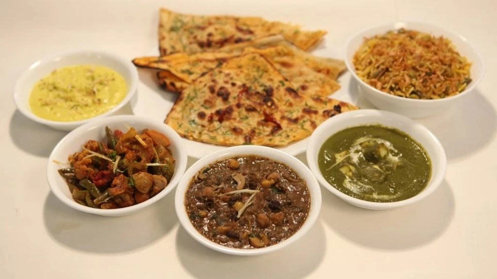 Health Tips: अपनी सेहत से करते हैं प्यार तो बासी होने पर गलती से भी न खाएं ये चीजें