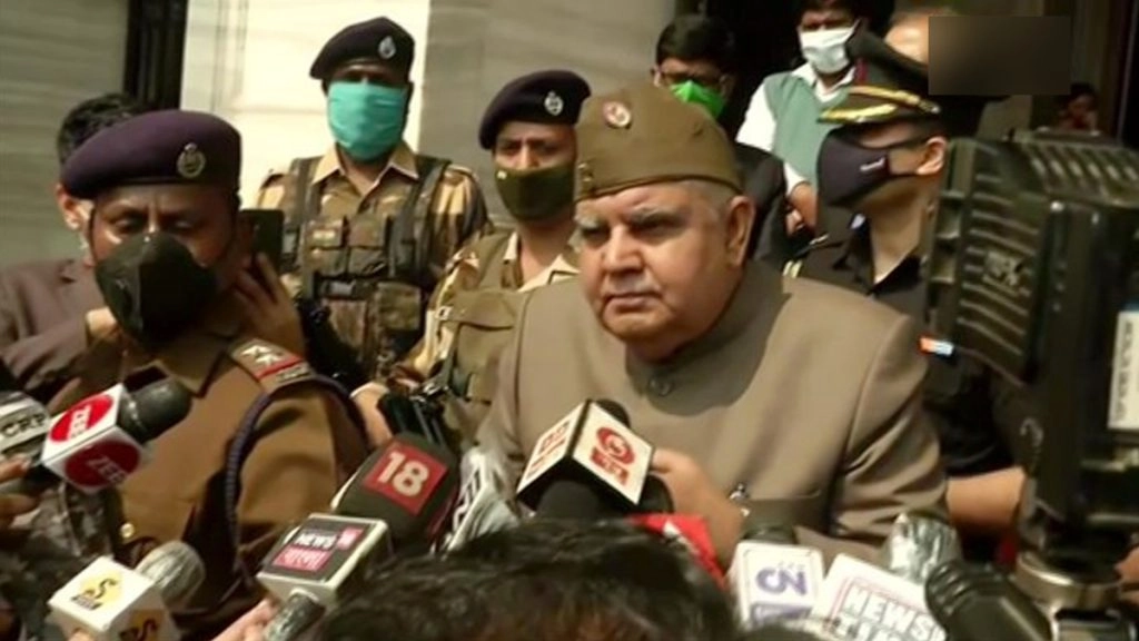 राज्यपाल जगदीप धनखड़ ने कहा पश्चिम बंगाल में लोग भय में जी रहे हैं.