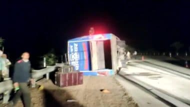 Agra Bus Accident: यमुना एक्सप्रेस-वे पर 100 यात्रियों को लेकर जा रही बस अनियंत्रित होकर पलटी, कई की हालत गंभीर